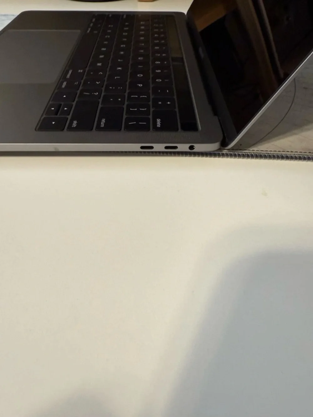 2017-18 13in MacBook Pro Touch Bar 8GB RAM 512 GB SSD Space Gray Excellent Cond